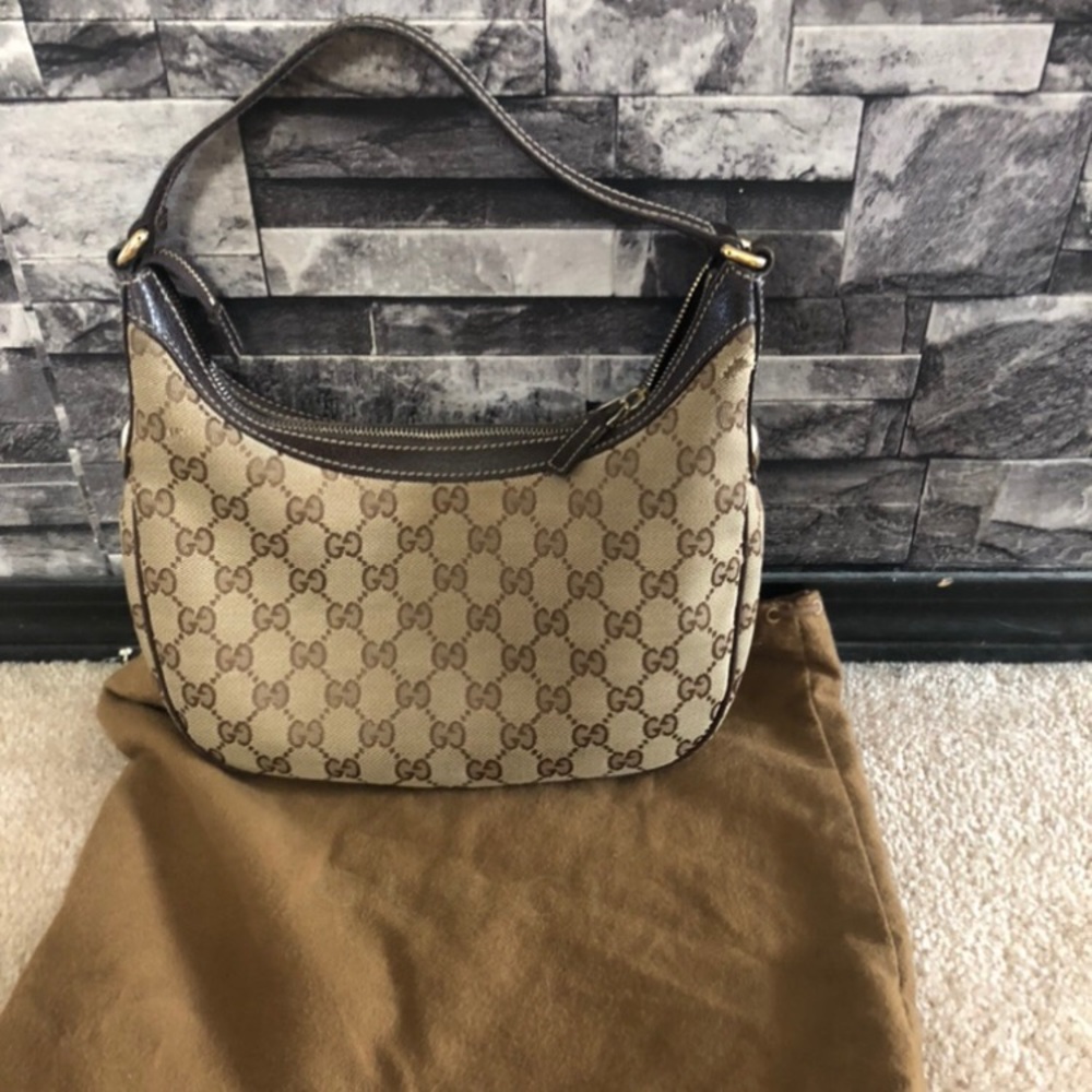 Small shoulder bag